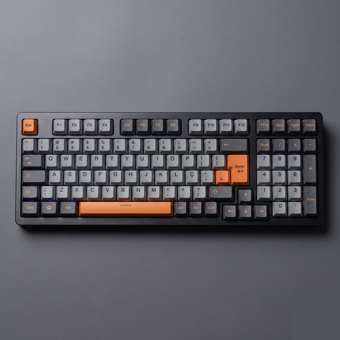 Full-size mechanical keyboard with a number pad and the Brazilian ABNT2 layout